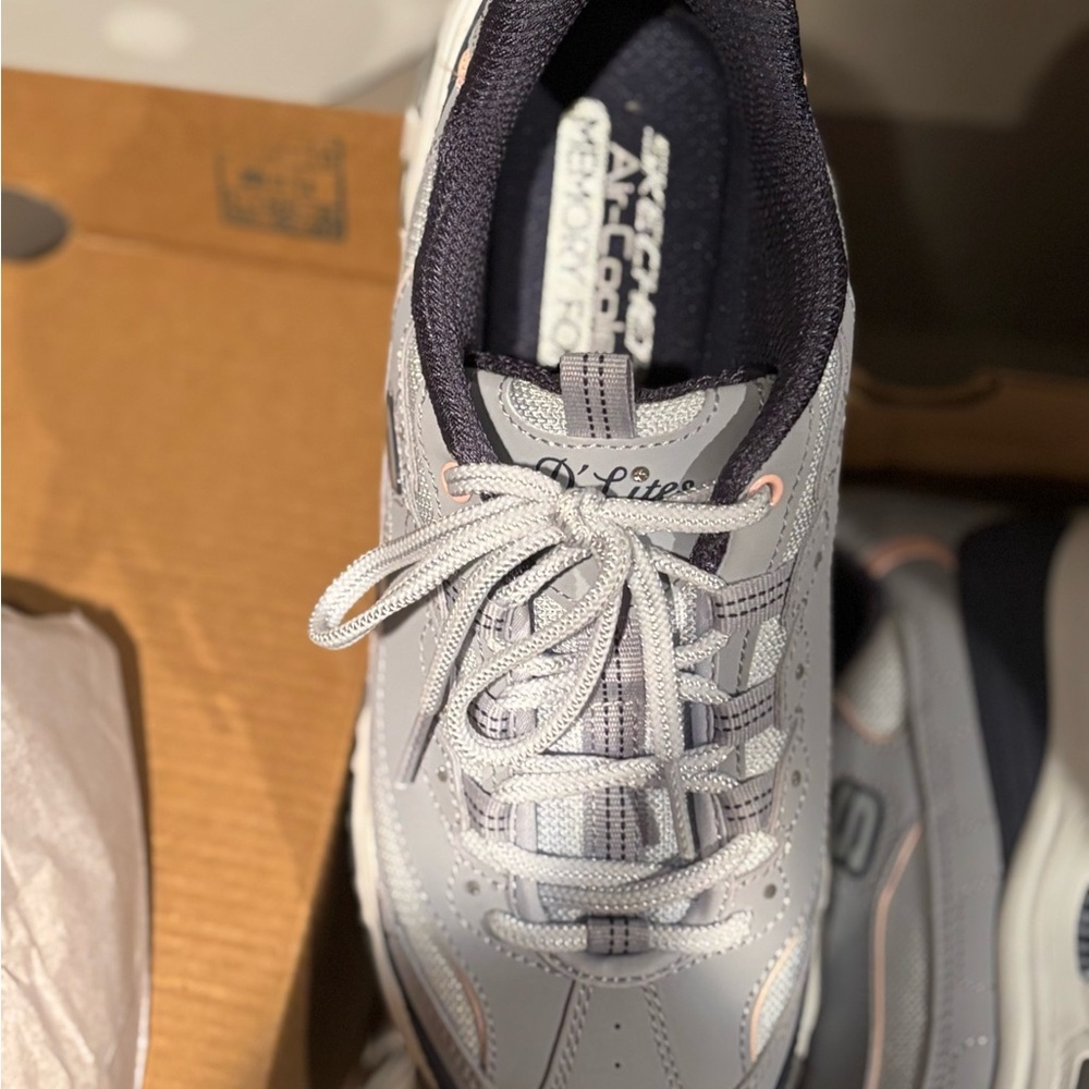 Skechers - Picture 5 of 8